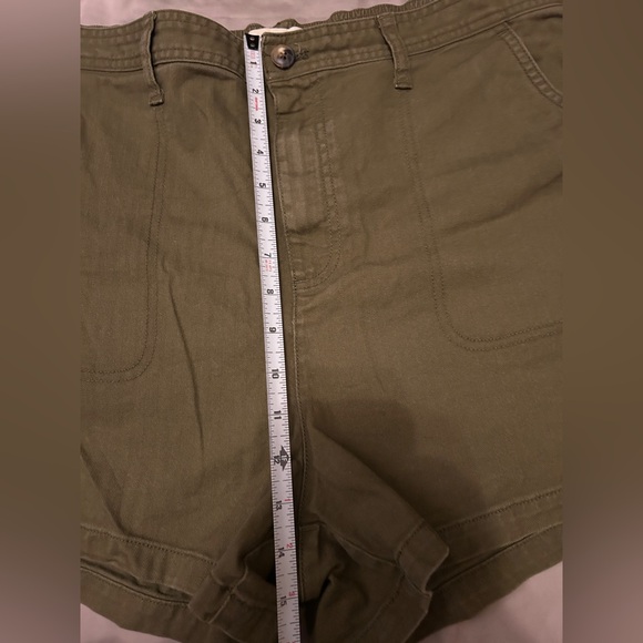 Madewell Army Green Zip-Fly mid rise hunter green shorts Size XL - Picture 3 of 11